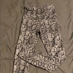 Snake print leggings